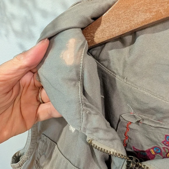 Johnny Was Gray Sleeveless Utility Jacket Sz M - Picture 11 of 11